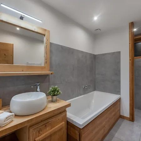 Chalet 1100 - Bo Immobilier - A Mi-chemin Du Centre Et Du Linga -reduced Prices On Passes & Portes Du Soleil *